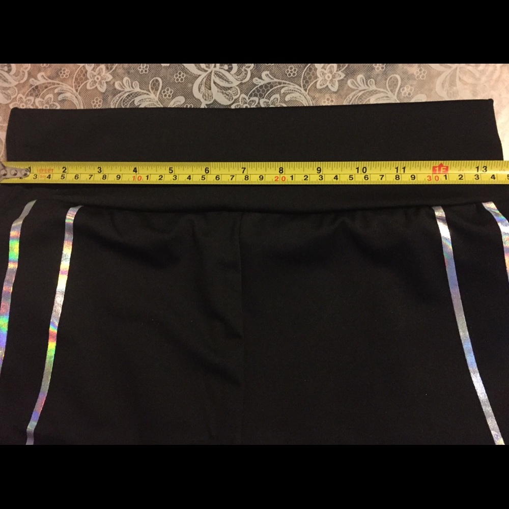 FIVE STAR FAVORITE HOLOGRAPHIC ATHLETIC LEGGINGS - Picture 8 of 8